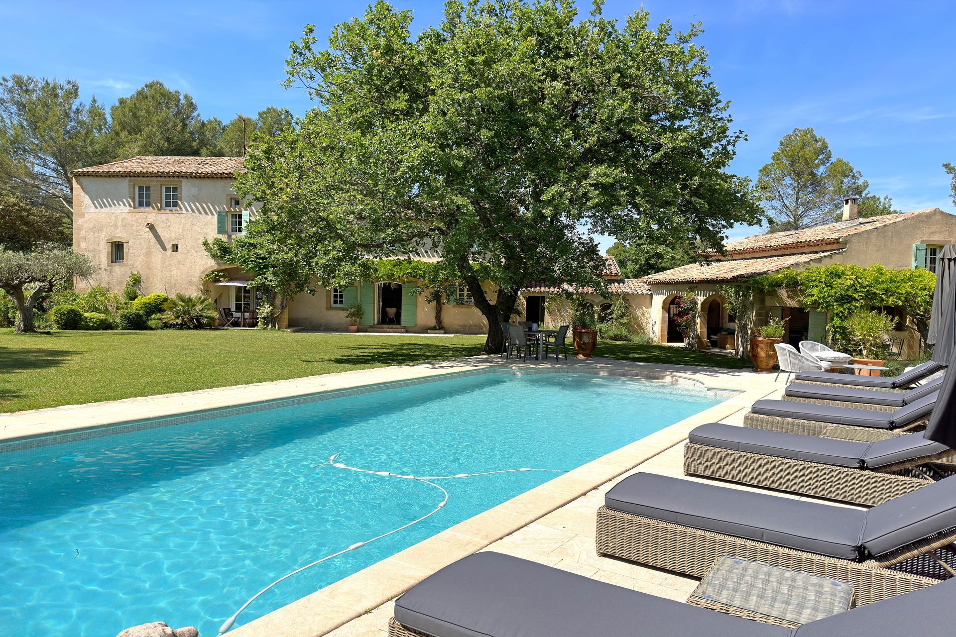 Méditerranée Location Bastide avec Piscine privée à Saint-Cannat, Provence