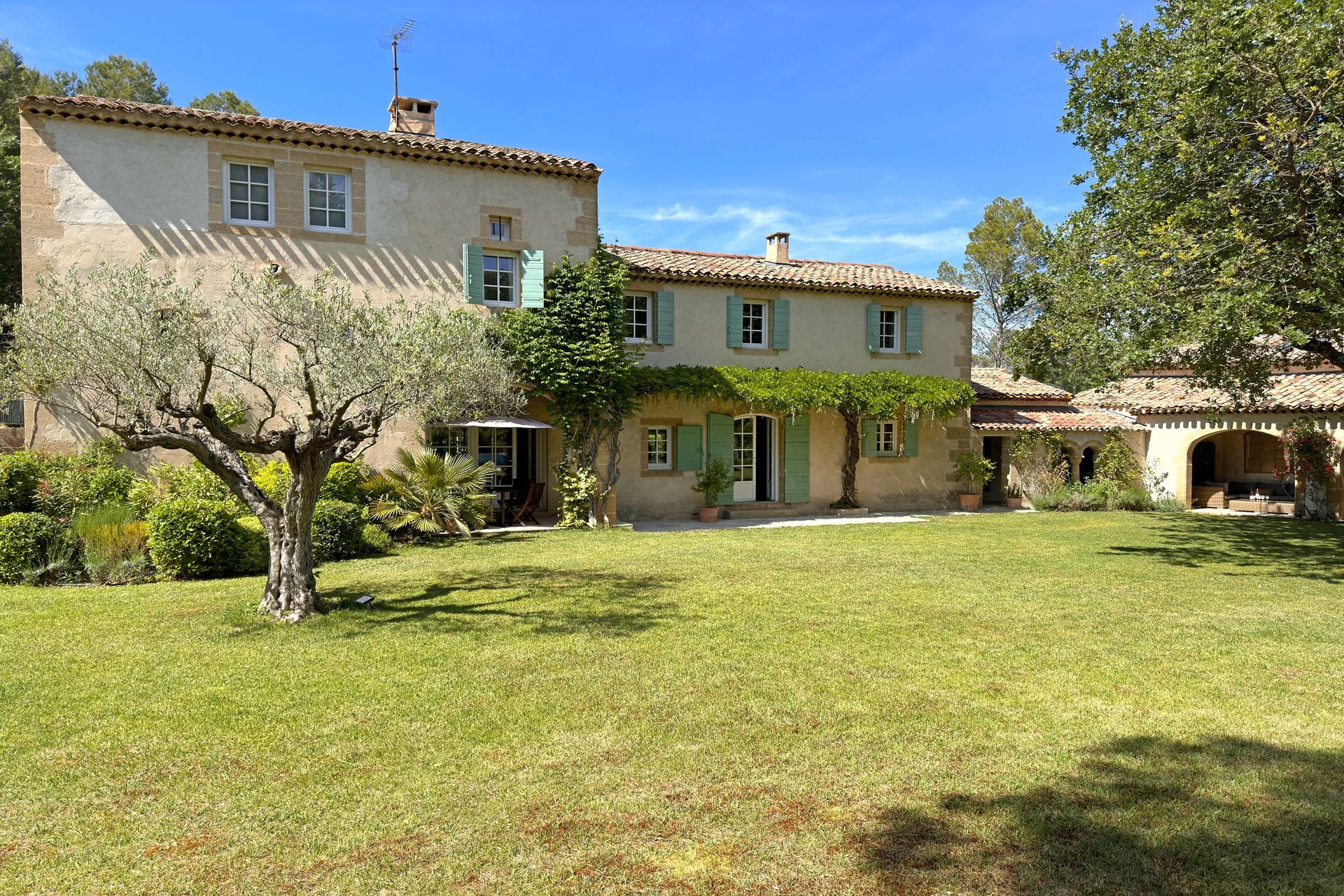 Méditerranée Location Bastide avec Piscine privée à Saint-Cannat, Provence